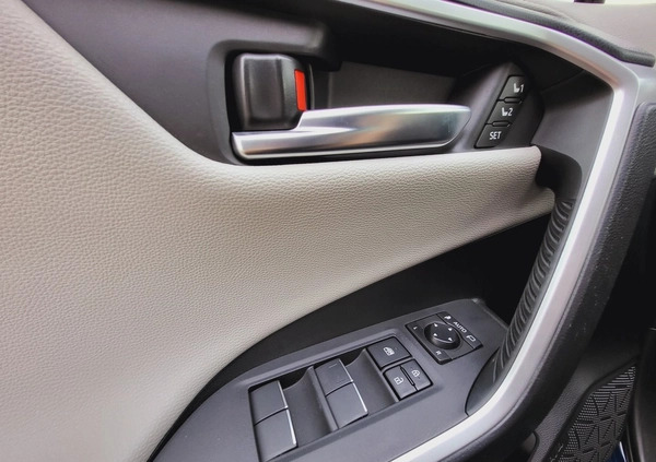 Toyota RAV4 cena 159900 przebieg: 64411, rok produkcji 2019 z Strzegom małe 154